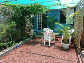 Studio intime avec terrasse, Saint-Pierre, 25 m², climatisé